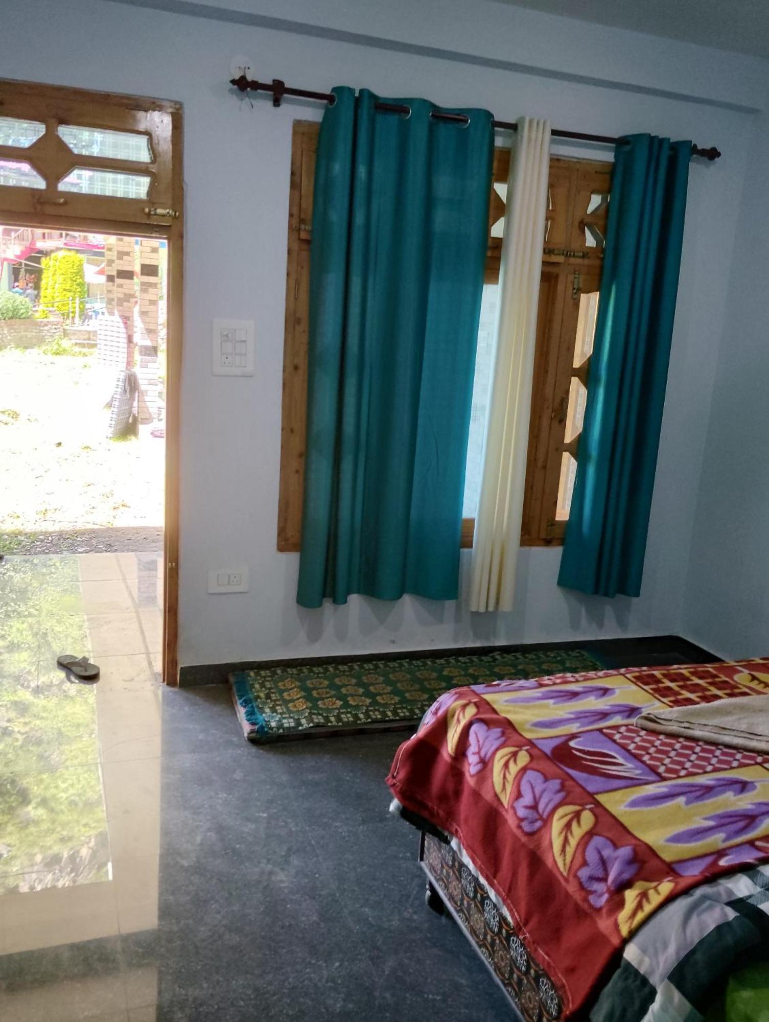 Dog N Hill Hotel Kasol Buitenkant foto