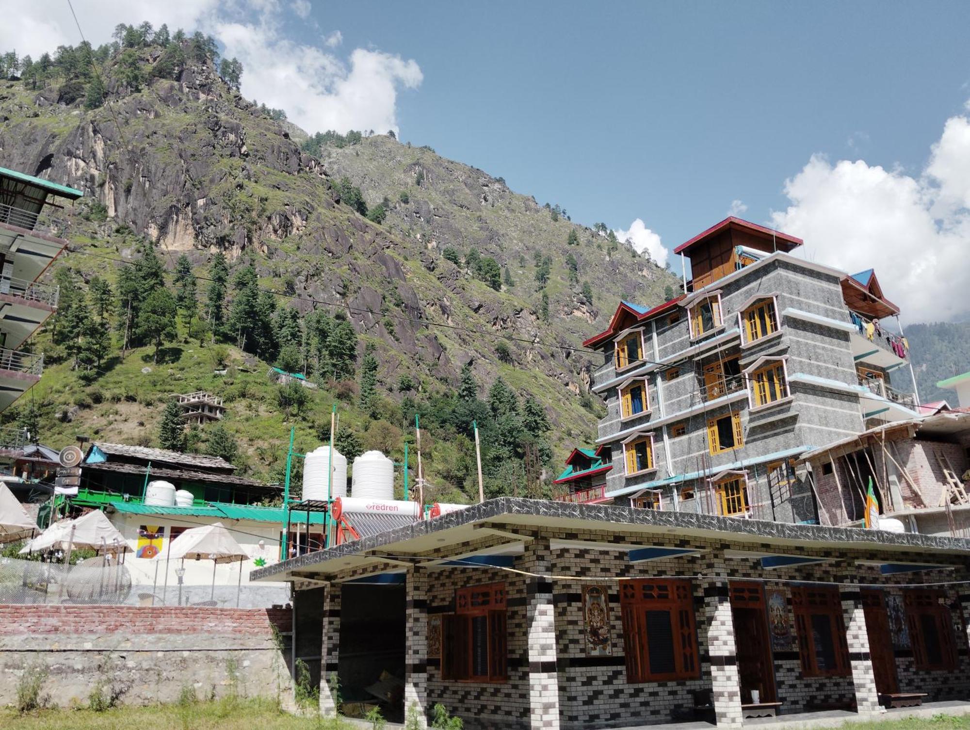 Dog N Hill Hotel Kasol Buitenkant foto