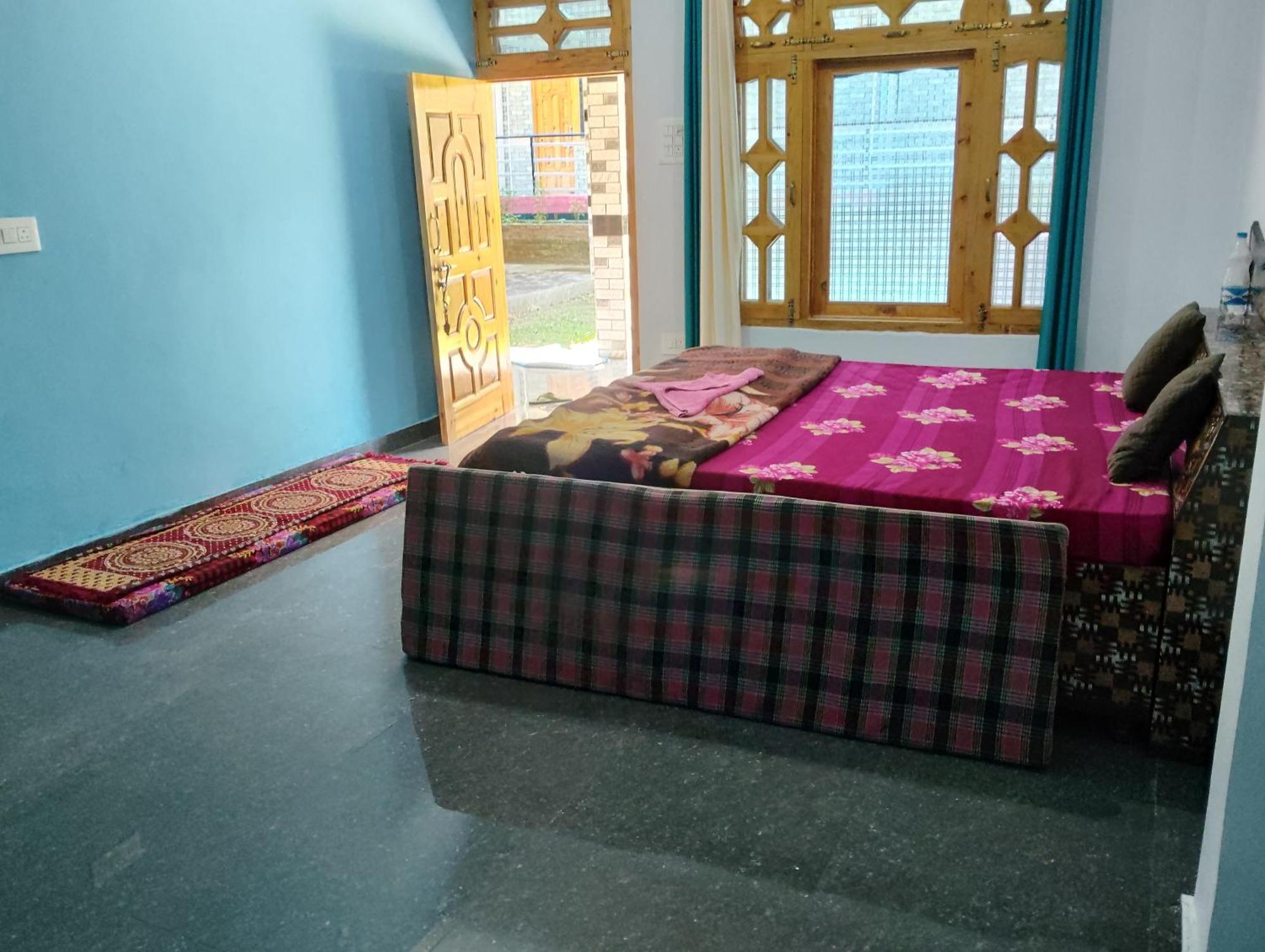 Dog N Hill Hotel Kasol Buitenkant foto