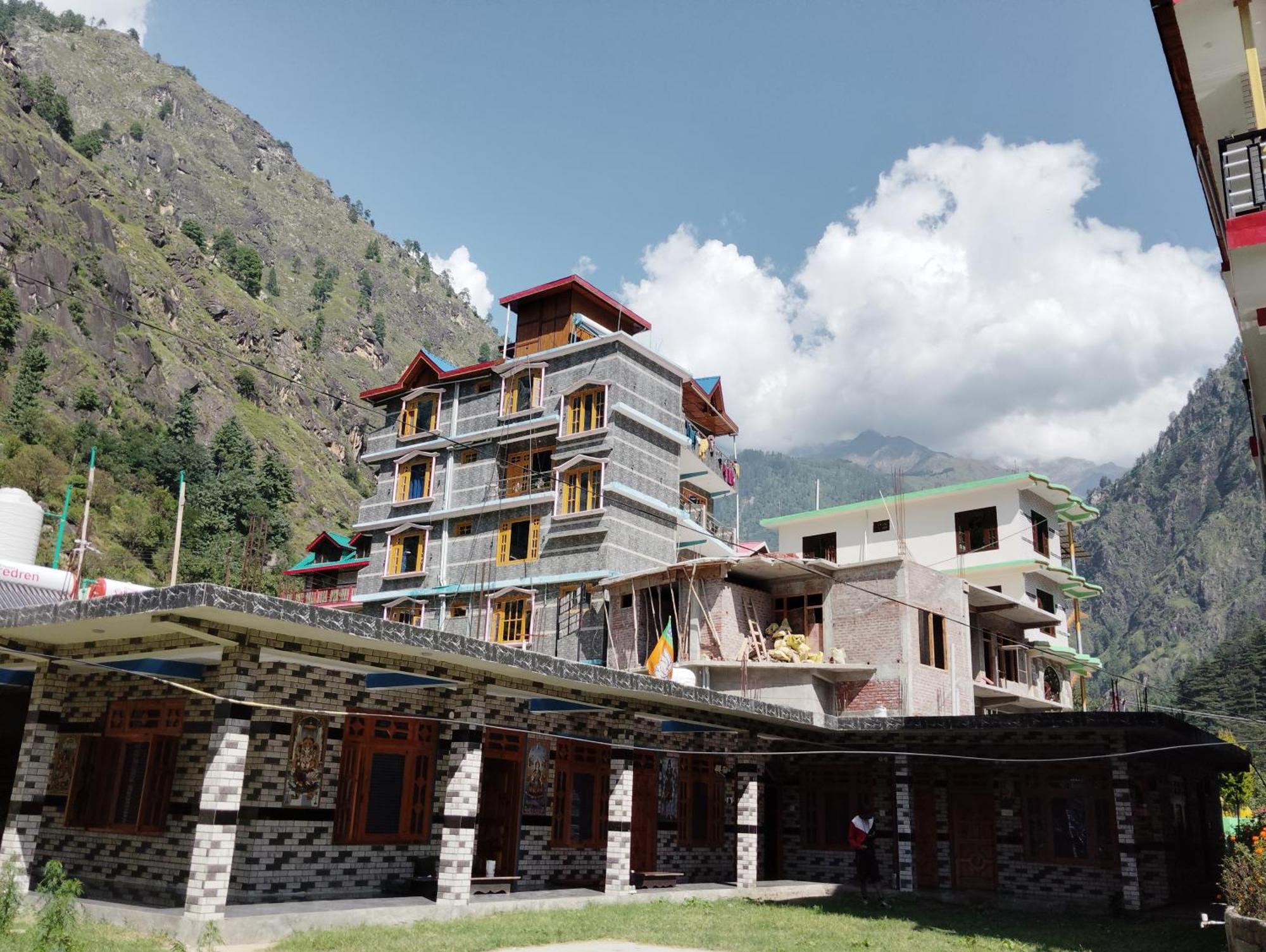 Dog N Hill Hotel Kasol Buitenkant foto